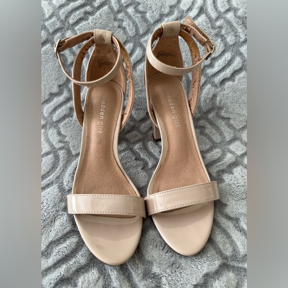 Madden Girl Nude Patent Block Heel Sandals Size 8.5 - Picture 1 of 9